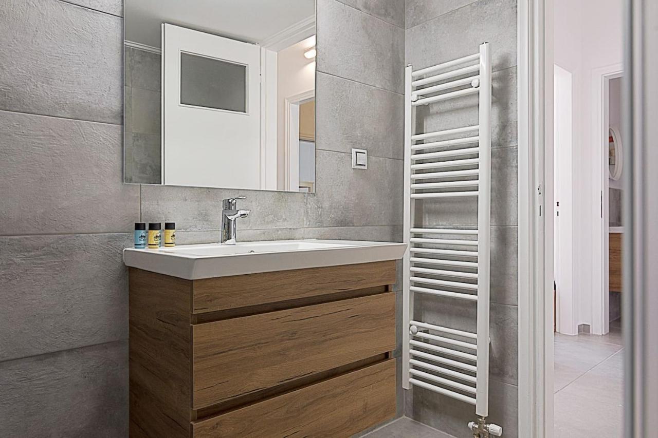 Spacious Two Bedroom Apartment In Central Location Atena Exterior foto